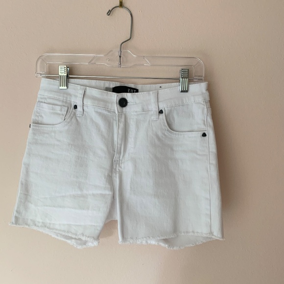 Kut from the Kloth Gidget raw hem short in white, size 0 - Picture 2 of 4